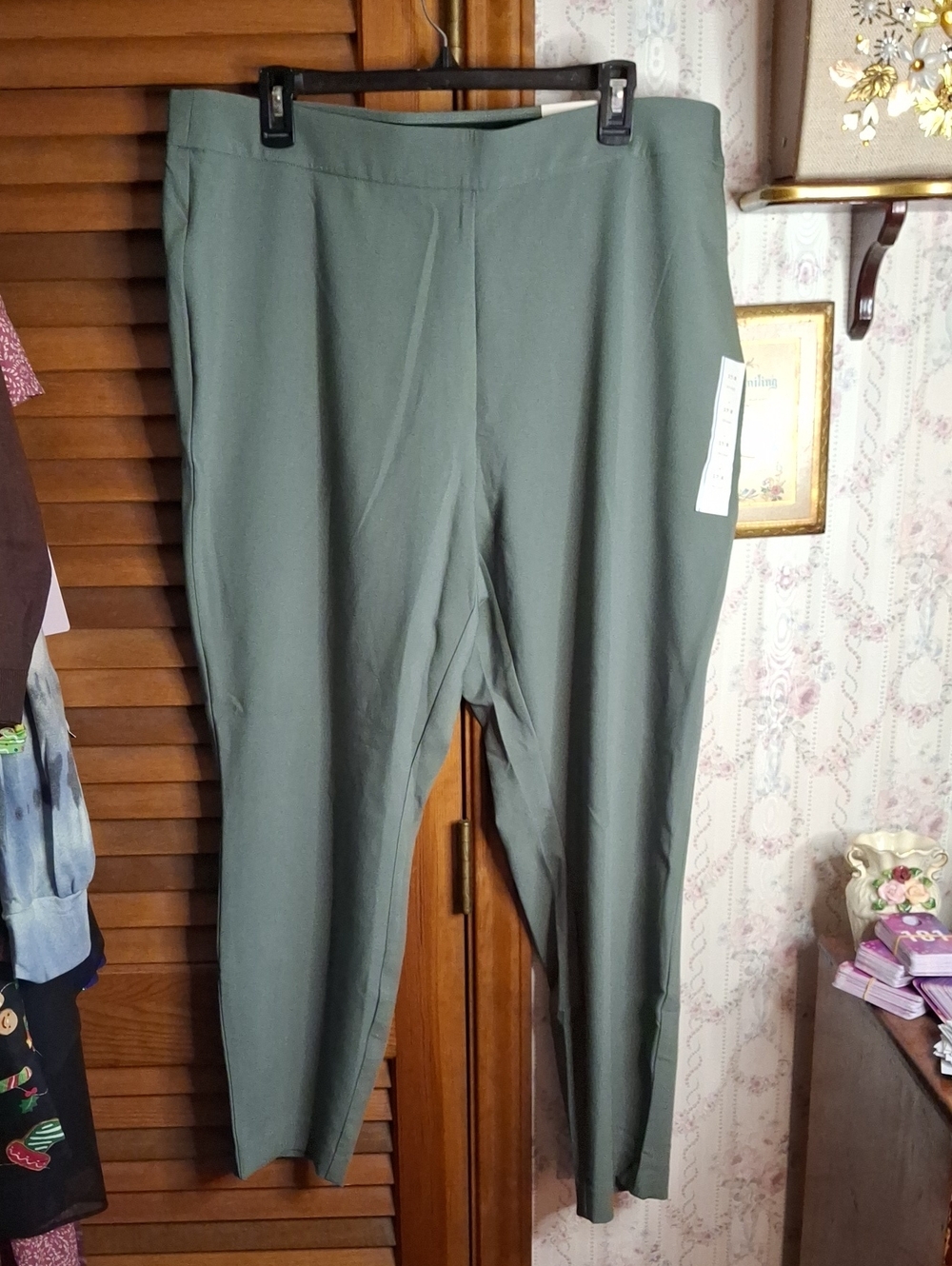 a new day Skinny High Rise Fitted Hips & Thighs 17R Stretch Olive NWT